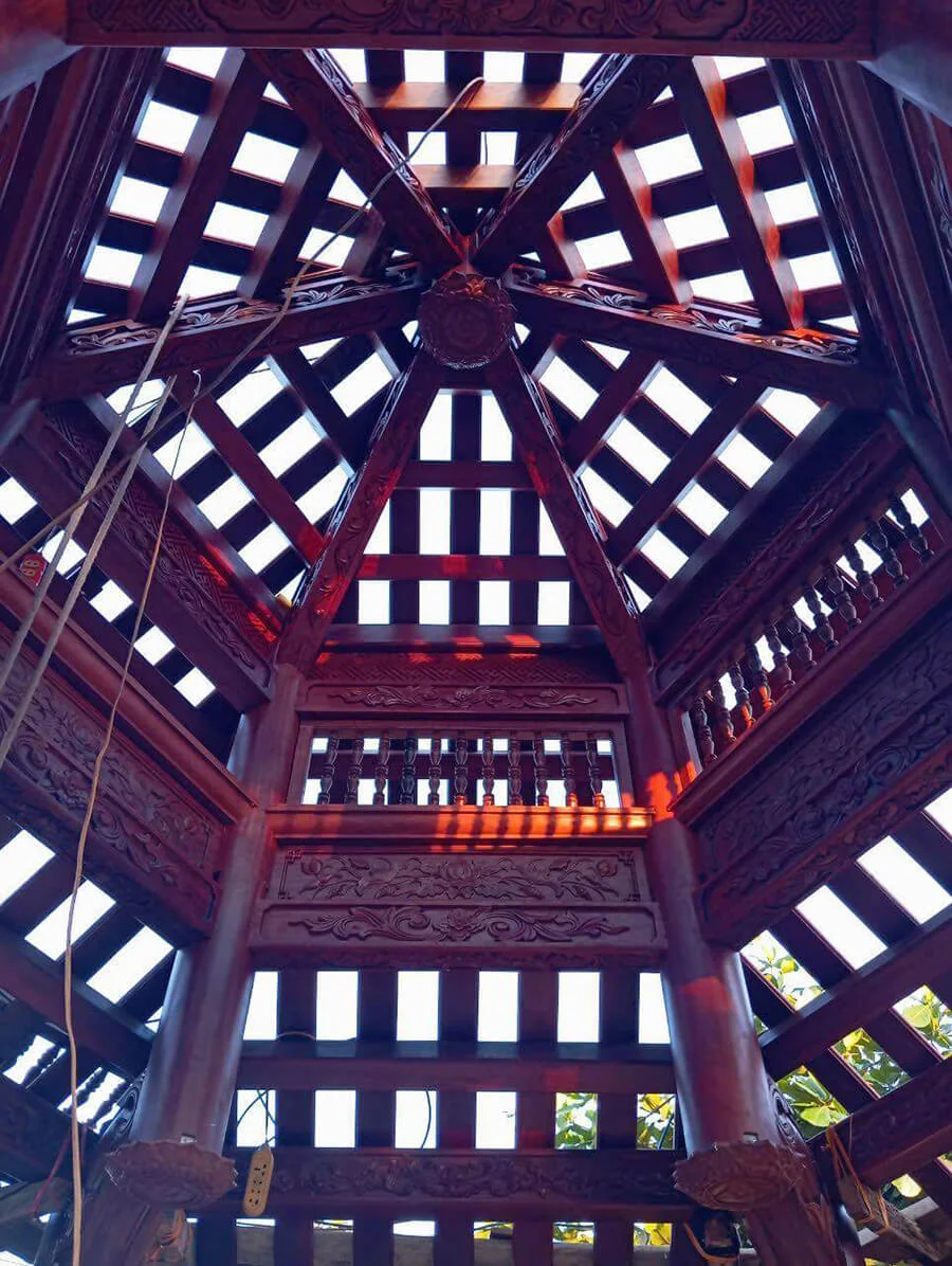 thi-cong-lau-tra-luc-giac-2-tang-mai-go-lim-xanh-nam-phi-tai-krong-ana-dak-lak-2