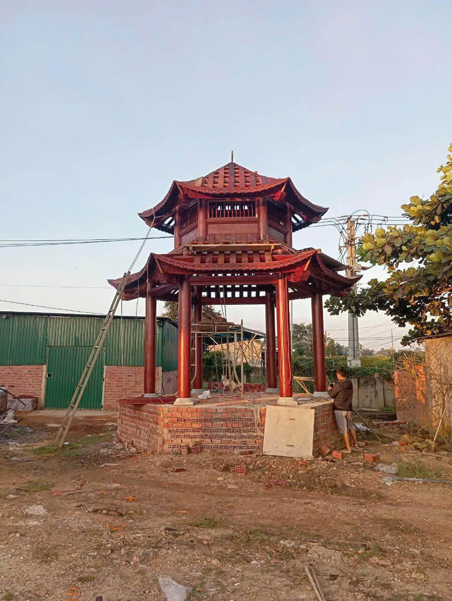 thi-cong-lau-tra-luc-giac-2-tang-mai-go-lim-xanh-nam-phi-tai-krong-ana-dak-lak6