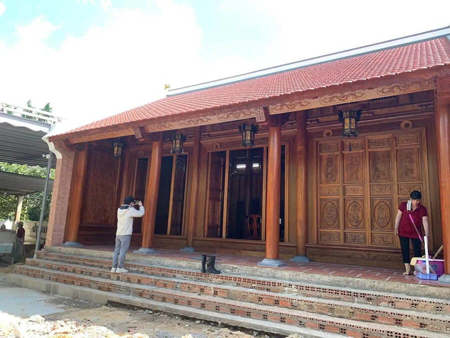 thi-cong-nha-tho-gia-tien-3-gian-bang-go-lim-cho-gia-chu-tai-vinh-tuong-vinh-phuc-1